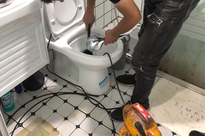 五桂山街道疏通下水道