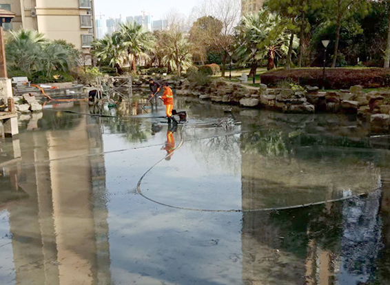 五桂山街道景观池淤泥清理