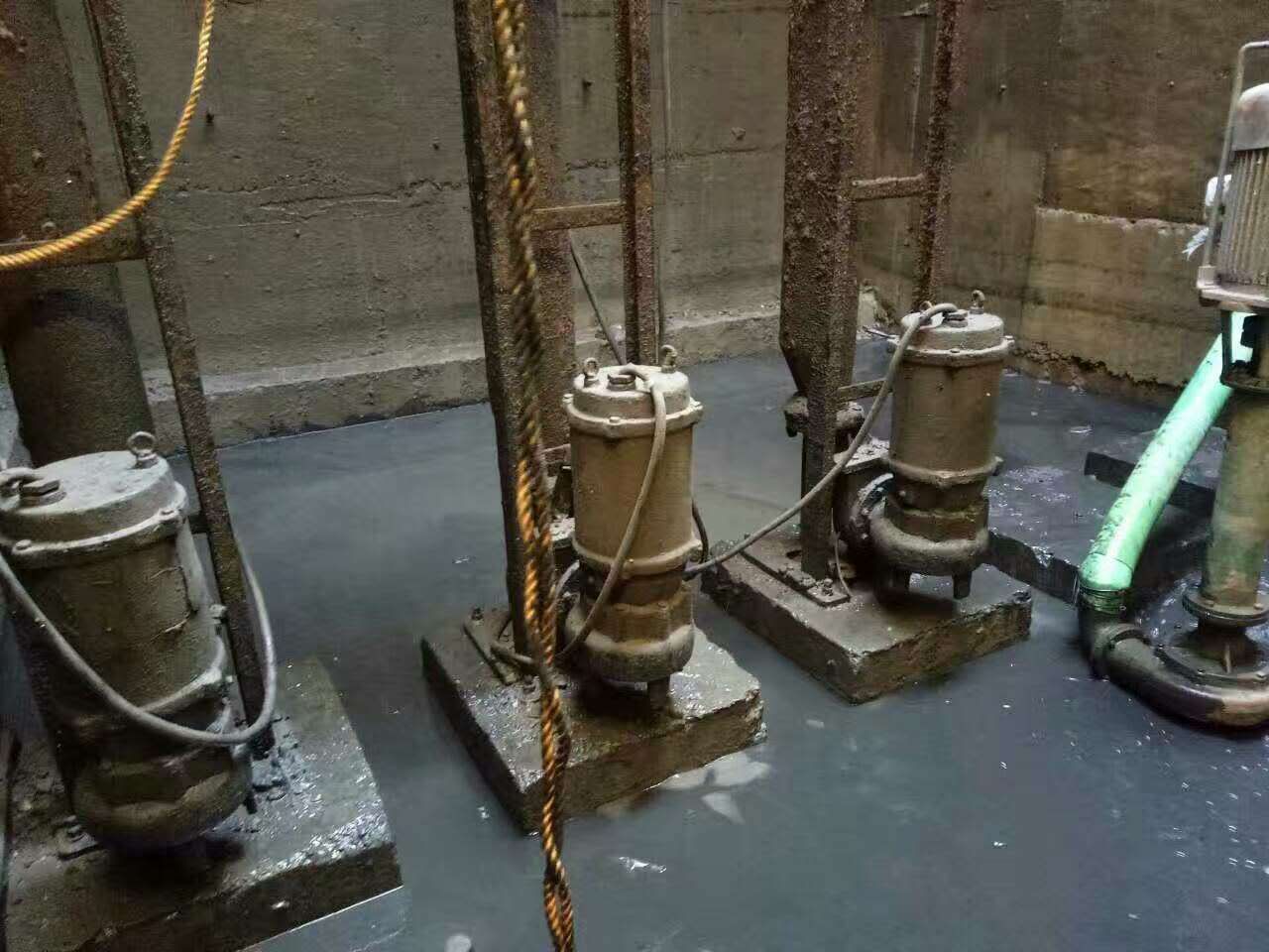 五桂山街道污水池清理