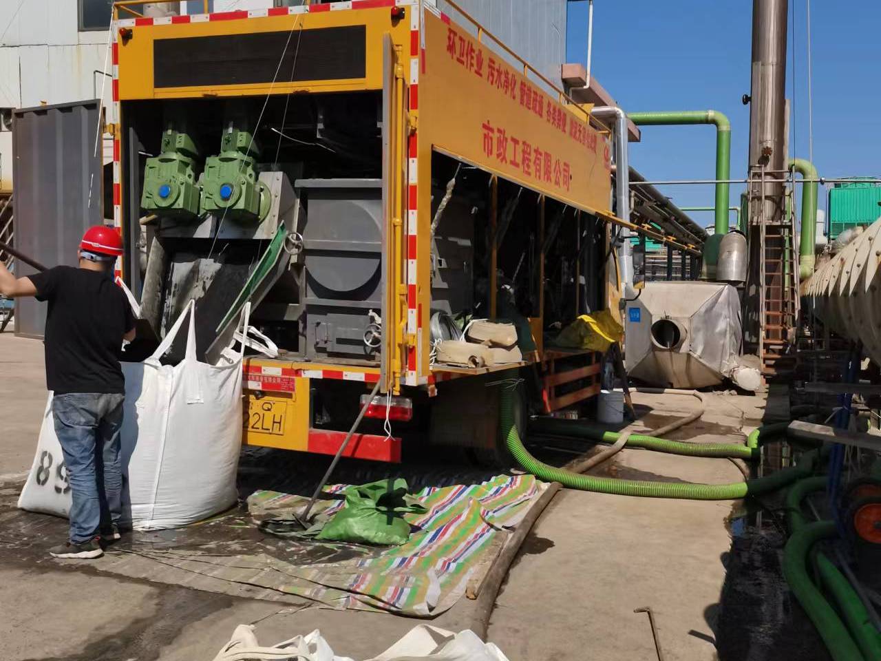 五桂山街道淤泥压干处理