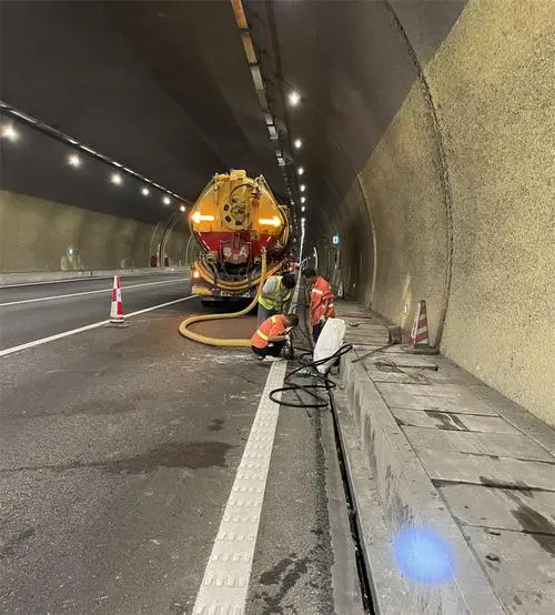 五桂山街道隧道排水渠清淤